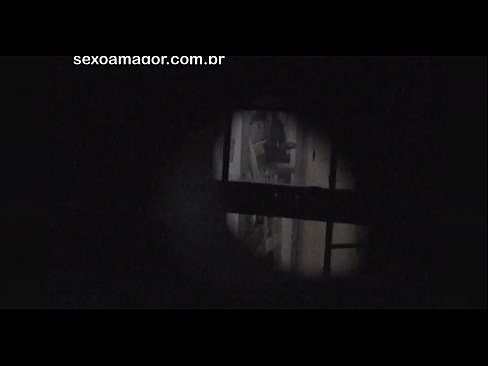 ❤️ Blondie estas sekrete filmita fare de najbara voyeur kaŝita malantaŭ kavaj brikoj ❌ Hejmfarita porno ĉe eo.watchhentai.ru ❌